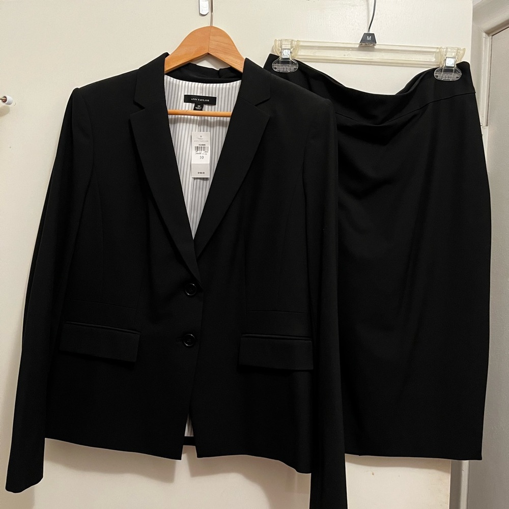 Ann Taylor 2 Piece Suit Size 10 Jacket and Size 8 Skirt